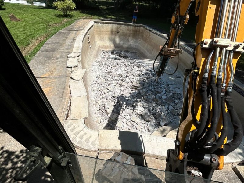 hydraulic-hammer-pool-demolition-aston-pa-01